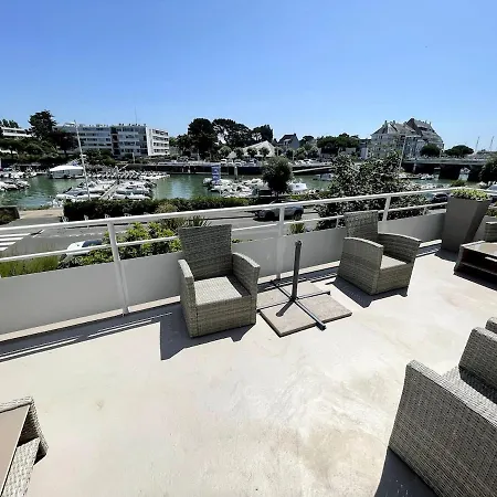 Sur Le Port De La Baule -