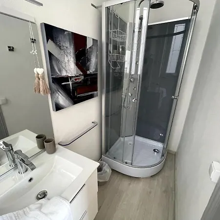 Sur Le Port De La Baule - *