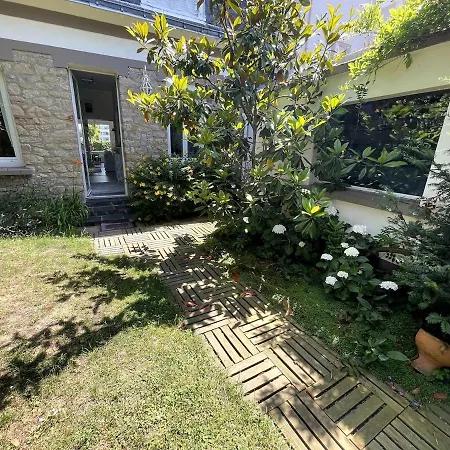 Sur Le Port De La Baule -