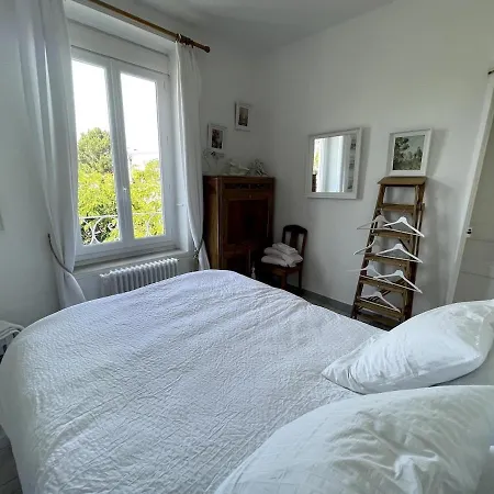 Sur Le Port De La Baule - *