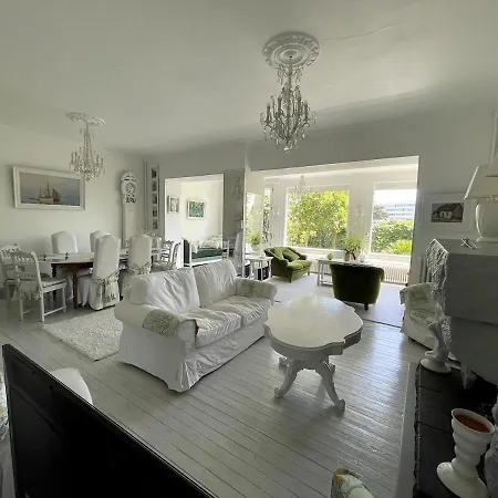 Sur Le Port De La Baule -