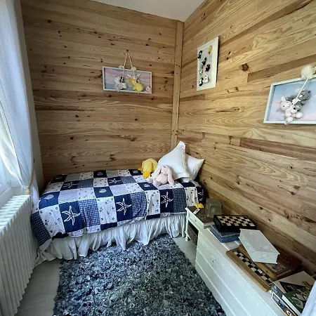 Sur Le Port De La Baule - *